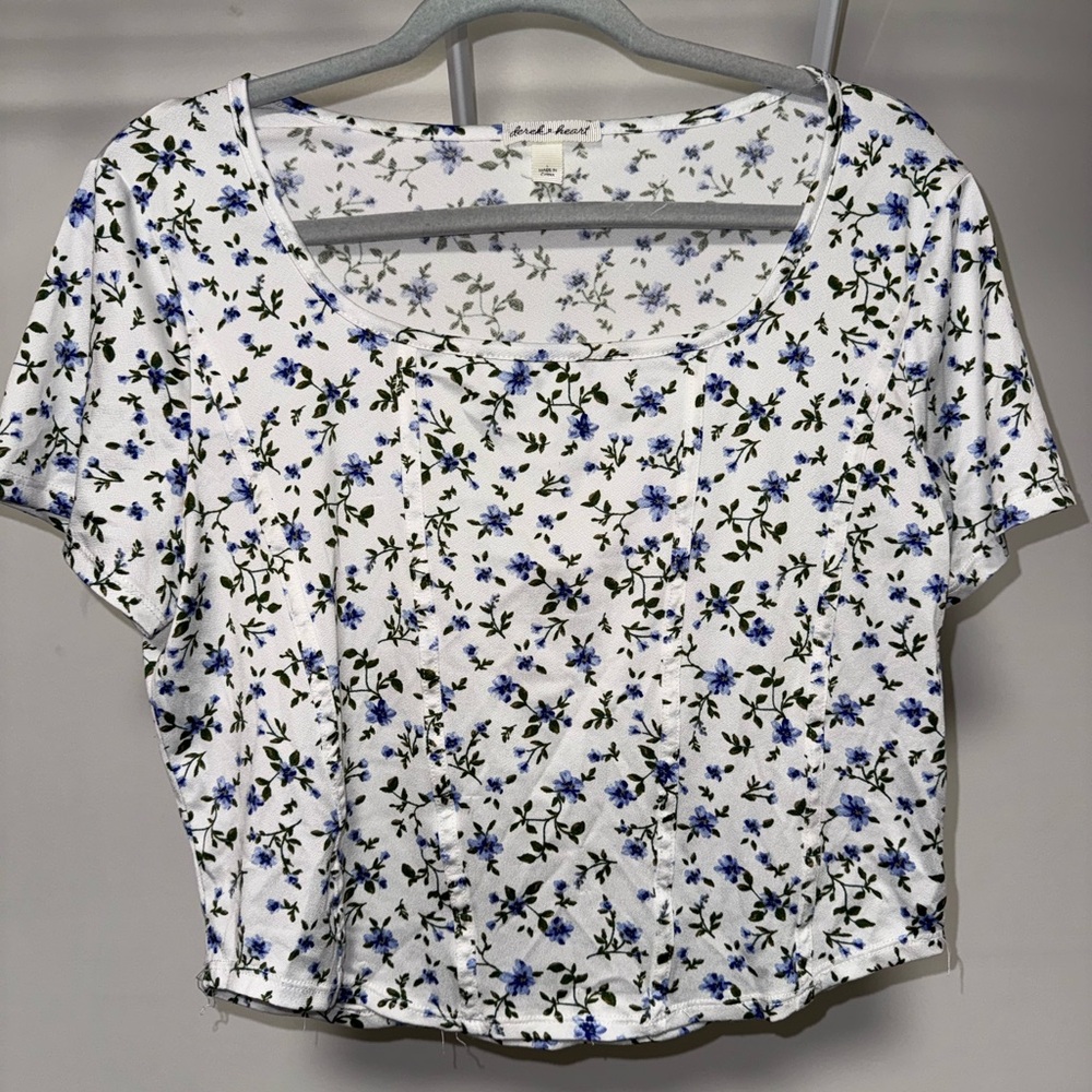 Derek Heart White Crop Top with Blue Floral Print